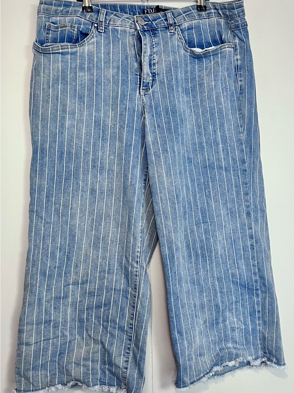 FDJ French Dressing Olivia Pinstripe Denim Capri Jeans Women’s Size 16